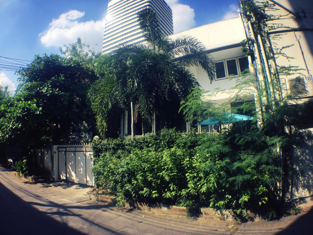 Lazy Blue House Hotel Bangkok Exterior photo